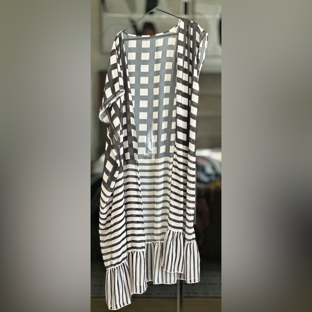 Long chiffon duster/cover up. Excellent condition.
